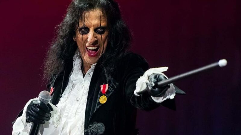 Alice Cooper: O Mestre do Shock Rock e Sua Trajetória Inesquecível