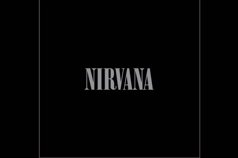 Capa do álbum Nirvana (2002), com fundo preto e o nome da banda em letras douradas no centro