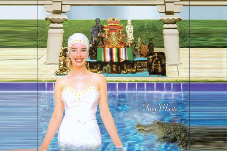 Capa do álbum Tiny Music... Songs from the Vatican Gift Shop da banda Stone Temple Pilots, com fundo azul claro e uma bailarina dentro de uma caixa decorativa chinesa.