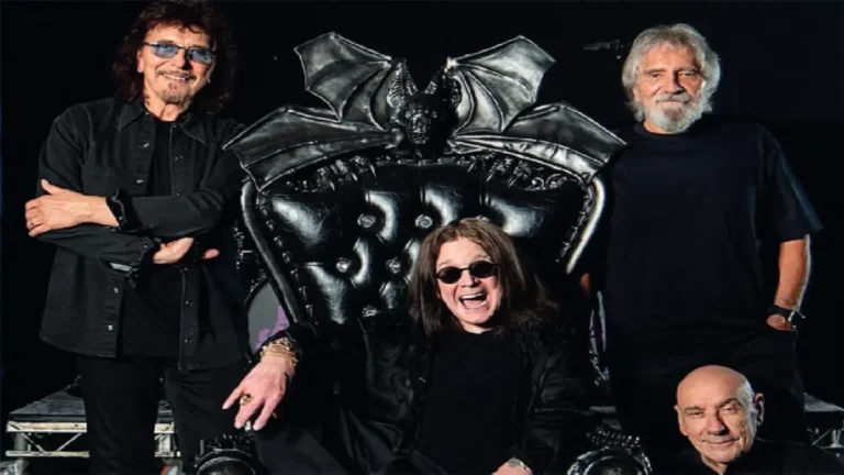Integrantes da banda Black Sabbath reunidos durante a despedida de Ozzy Osbourne e do Black Sabbath em Birmingham.