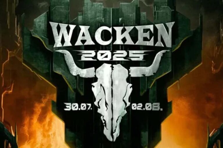 Logo oficial do Wacken Open Air 2025 com caveira de boi estilizada e datas do festival 30.07 a 02.08 em fundo flamejante