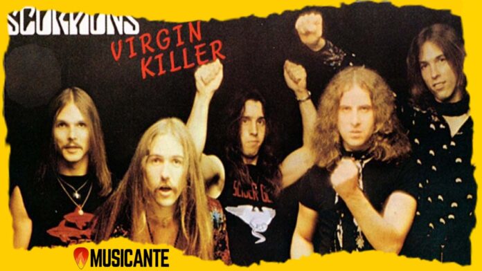 A capa do álbum Virgin Killer da banda Scorpions, mostrando os cinco membros do grupo (Klaus Meine e Rudolf Schenker) em estúdio.