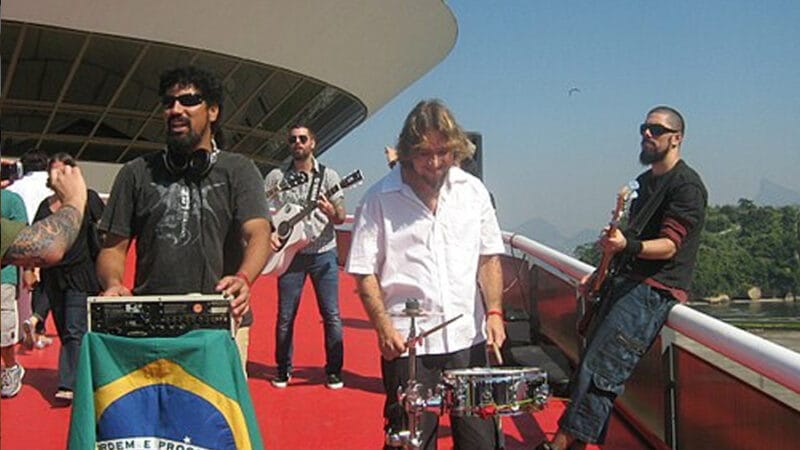 Rádio Love Nacional Detonautas: Tico Santa Cruz explica nova fase da banda
