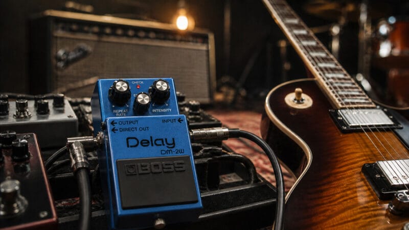 Pedal de delay no rock: como usar sem transformar tudo em paisagem sonora