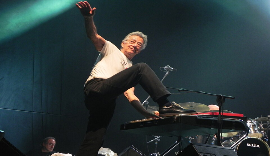Ray Manzarek e o baixo sem baixista: a solução técnica que definiu o som do The Doors