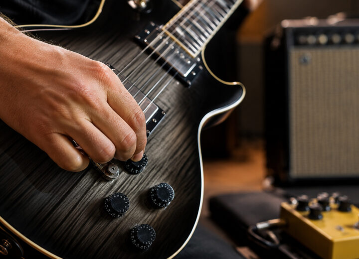 Por que grandes guitarristas não deixam o volume da guitarra sempre no 10